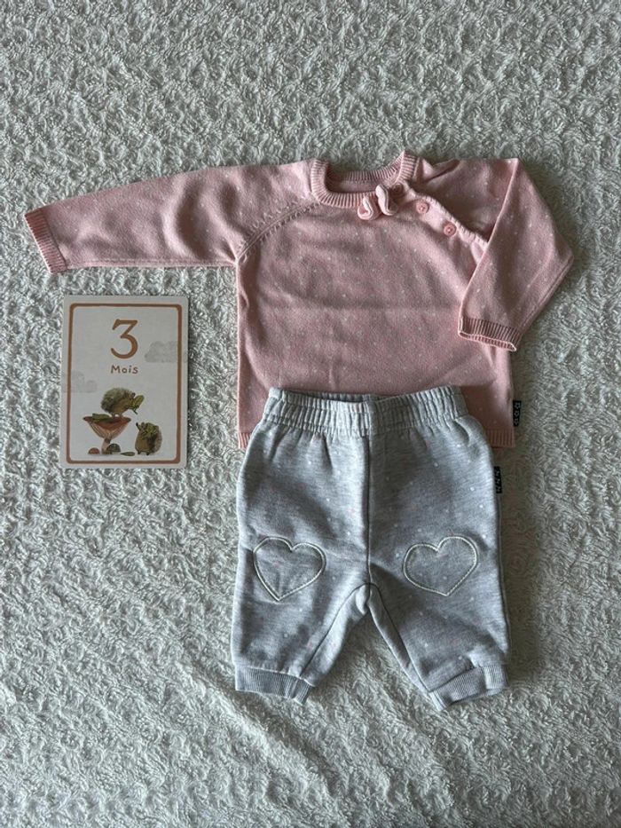 Ensemble, pantalon et pull marque petit cailloux, taille 3 mois - photo numéro 2