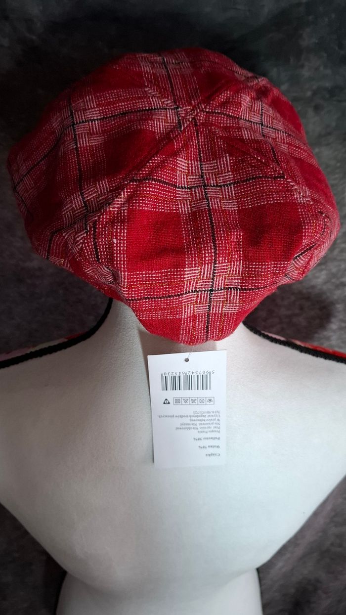 Casquette gavroche style rétro rouge à carreaux - photo numéro 4