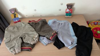 Lot de 4 pantalons taille 6 mois