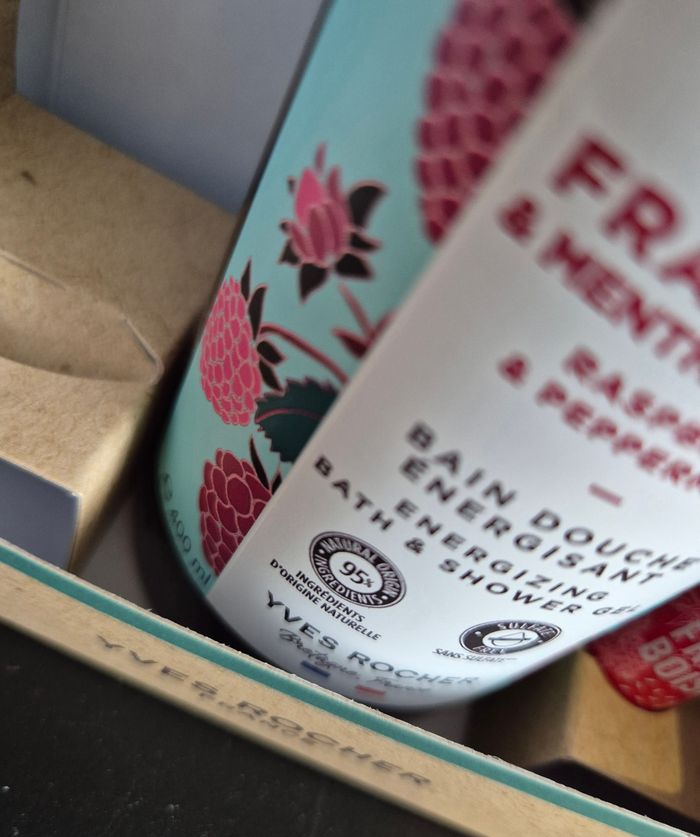 Coffret cadeaux 3pc Yves rocher bain douche crème main et beaume à lèvres framboise - photo numéro 2
