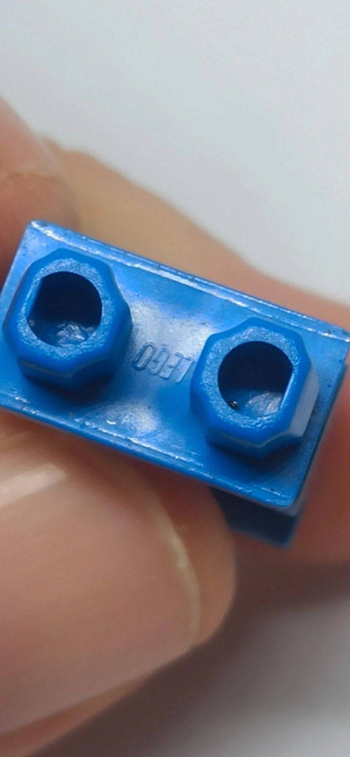 Homme cotte bleue avec marteau lego - photo numéro 10