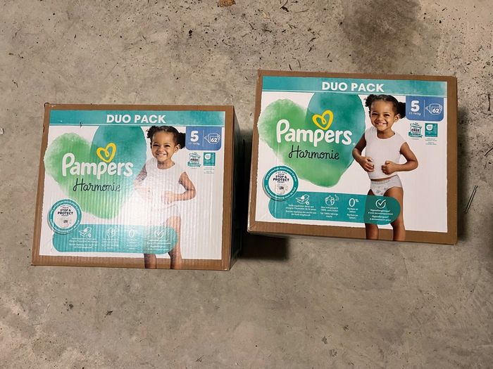 Lot de 2 cartons couches Pampers Harmonie  Taille 5