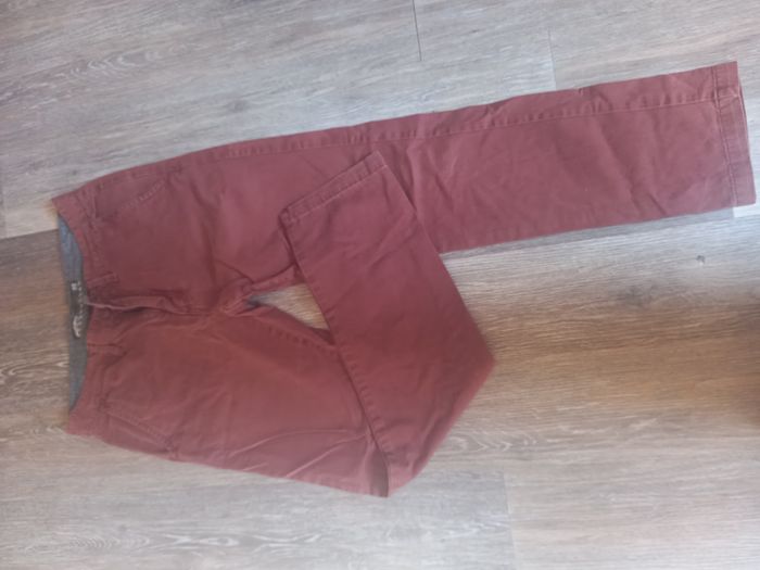 chino homme de la marque Vans, de couleur bordeaux
