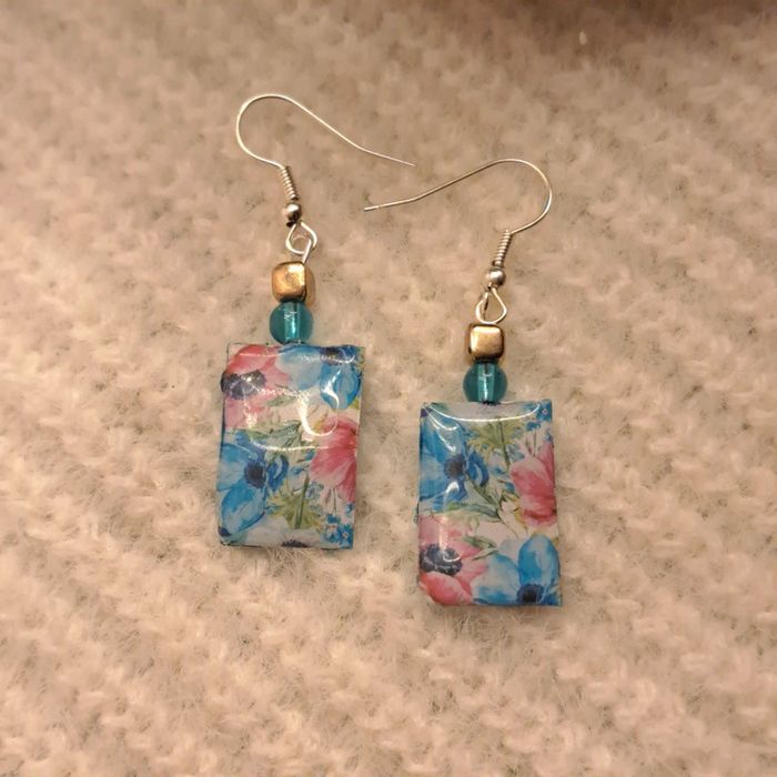 Boucles d'oreilles pendante florale bleu et rose - photo numéro 3