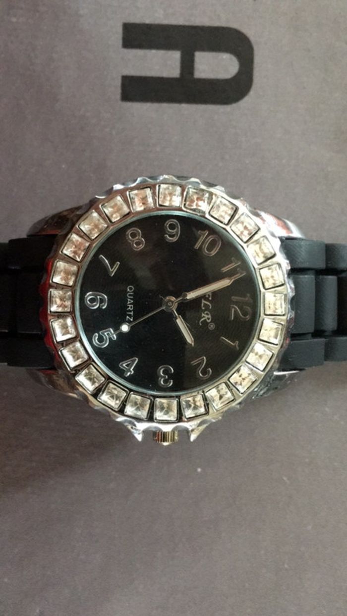 Montre femme noire - photo numéro 2