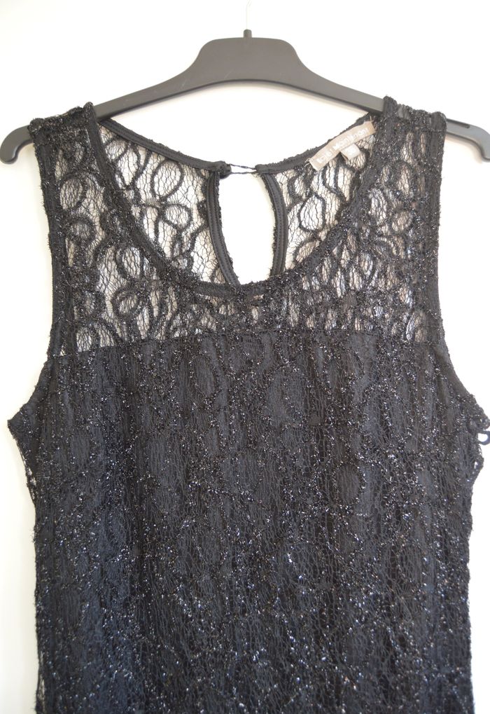 Robe noire en dentelle brillante – Ici et Maintenant – taille 36 - photo numéro 2