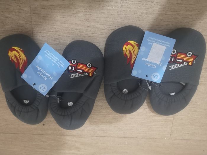 Pantoufle pompier il reste que la pointure 26