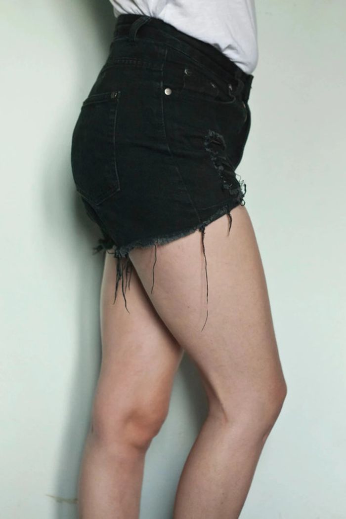 Short en jean noir déchiré - Boohoo - photo numéro 2