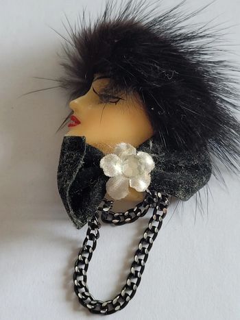 Broche vintage tête de femme