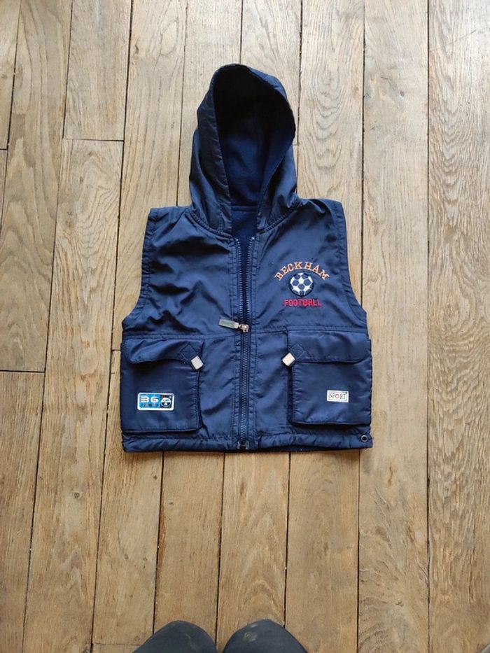 Manteau sans manches garçon taille 3 ans.