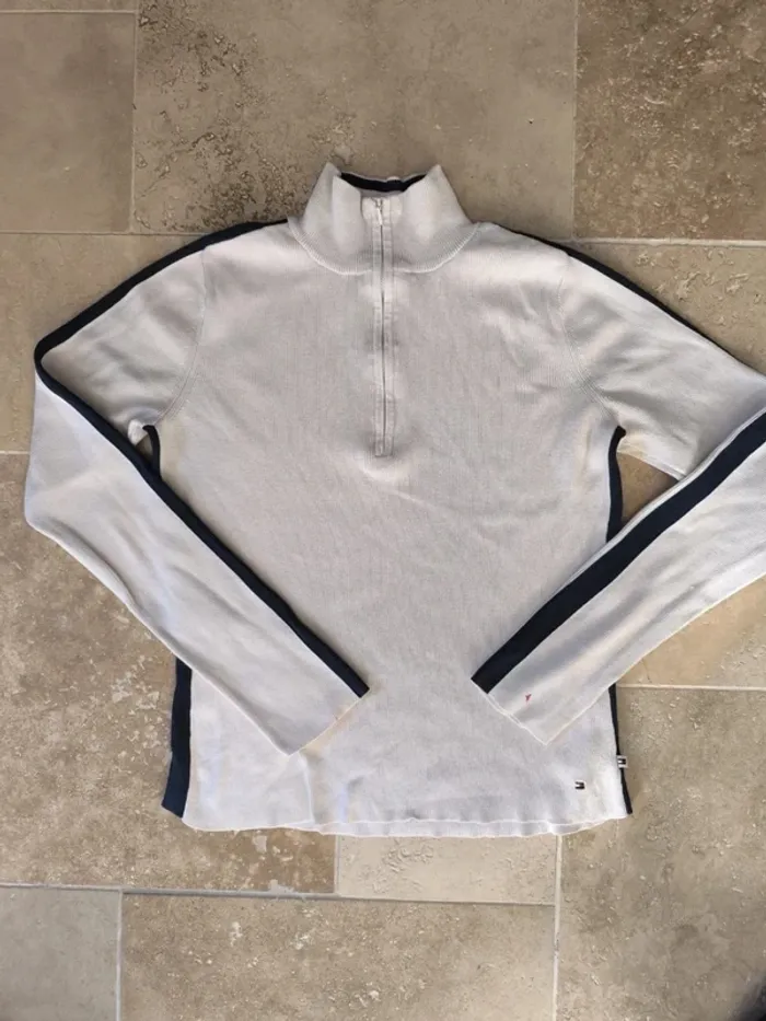 Pull 1/4 zippé tommy Hilfiger femme taille M selon mesures - absence d'étiquette, manche tachée