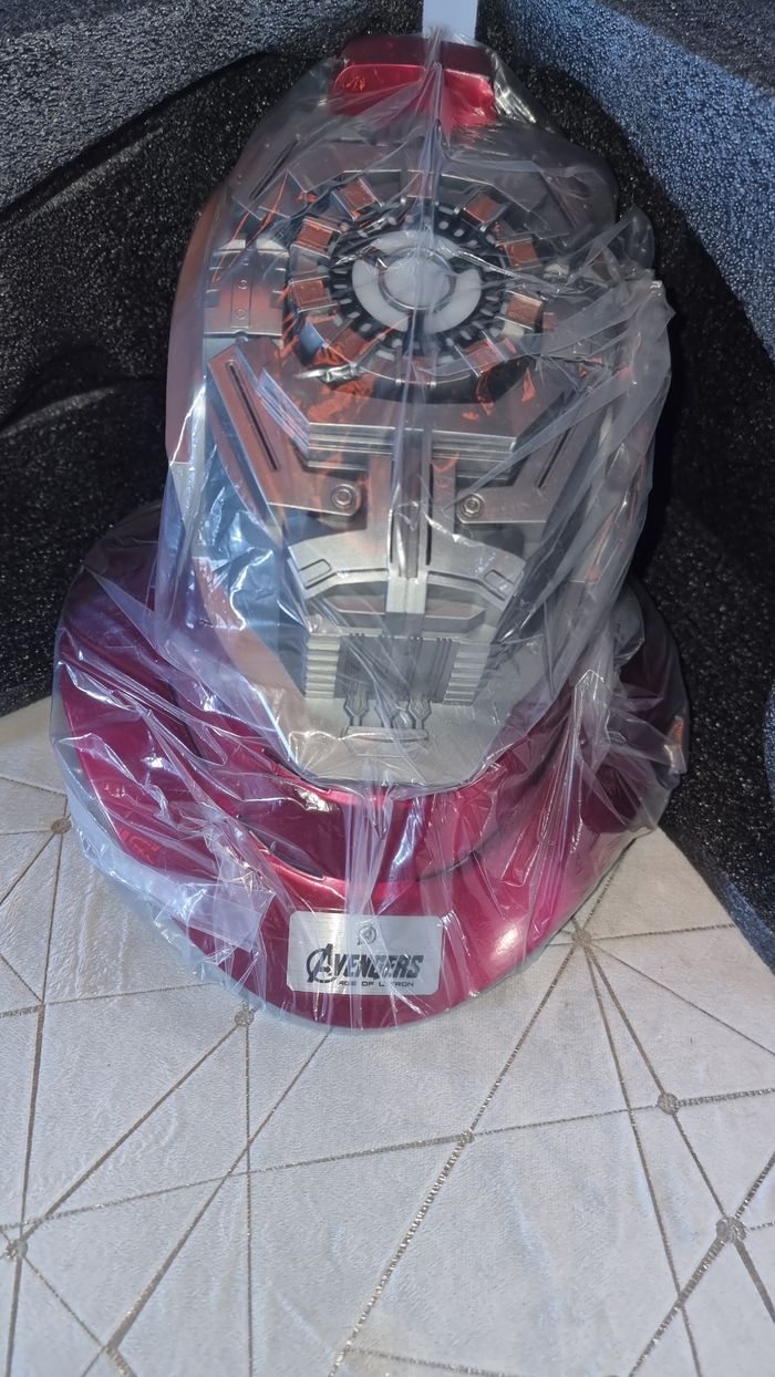 Support casque iron man neuf - photo numéro 3