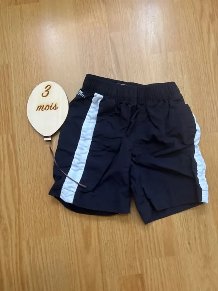 3 short - photo numéro 3