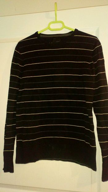 Pull noir rayé gris et blanc