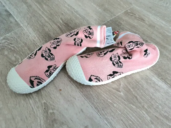 Chaussons chaussettes taille 31-32 Minnie - neuves - photo numéro 3