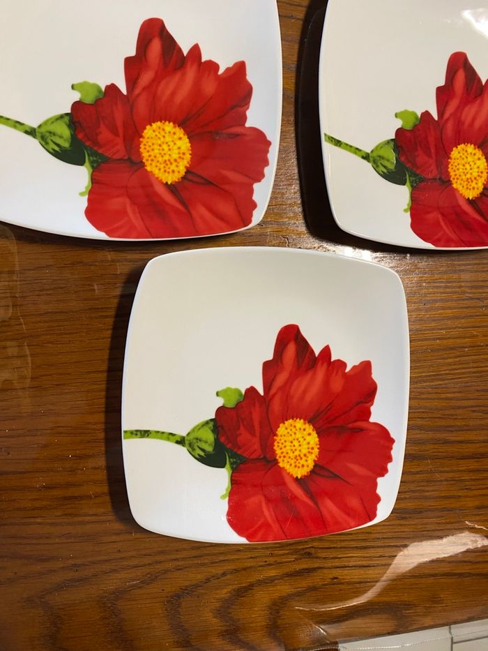 7 assiettes à desserts Coquelicots en porcelaine Vintage