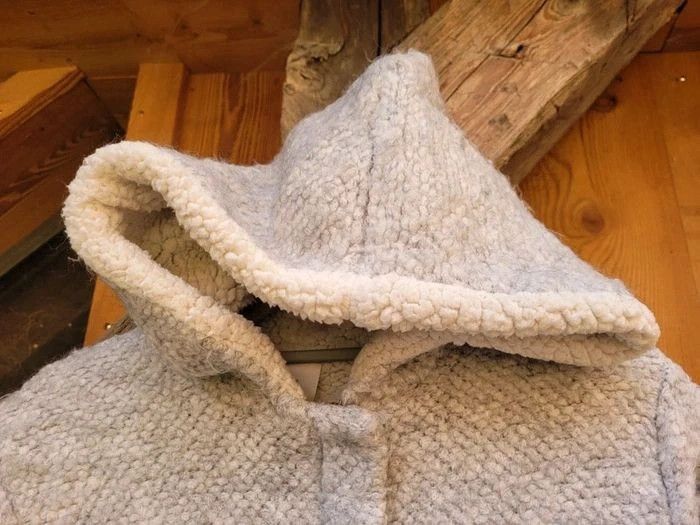 Manteau à capuche en Alpaga, Zara collection hiver, chaud, gris clair et crème, tout doux, 10 ans - photo numéro 3