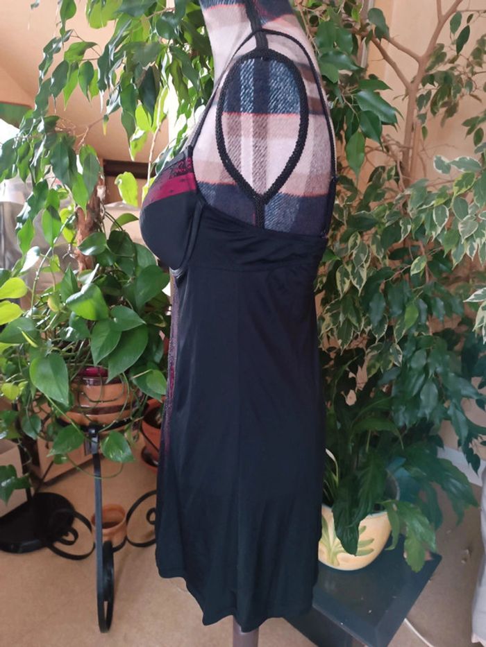 Nuisette rouge et noire - photo numéro 2