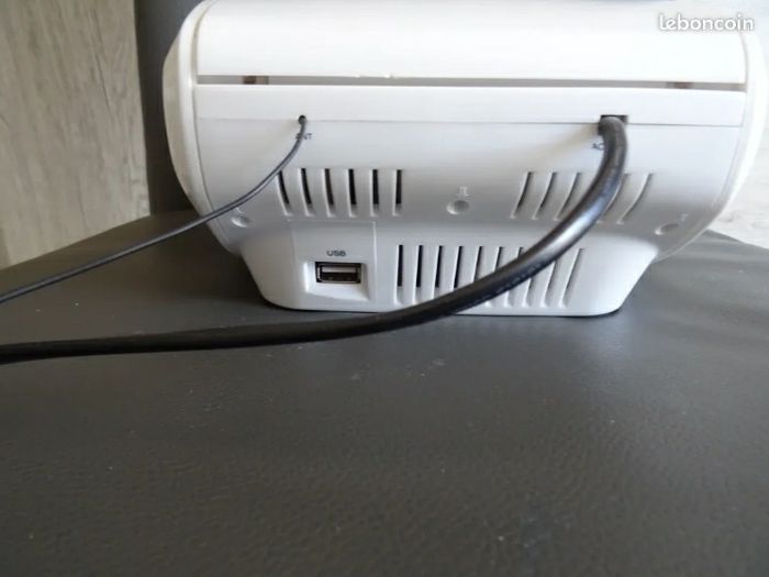 Radio-réveil avec lecteur CD et port USB
Couleur blanc - photo numéro 6