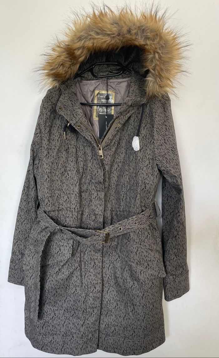 Beau manteau 2 en 1 T 40 Cop Copine avec capuche fausse fourrure  Neuf étiquette