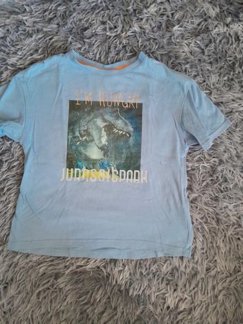 T-shirt 🌺Jurassic Park💜taille 6 ans