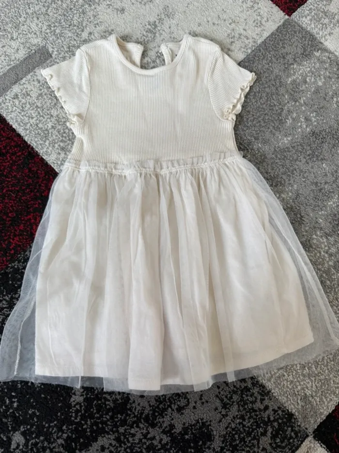 Robe kiabi taille 24 mois