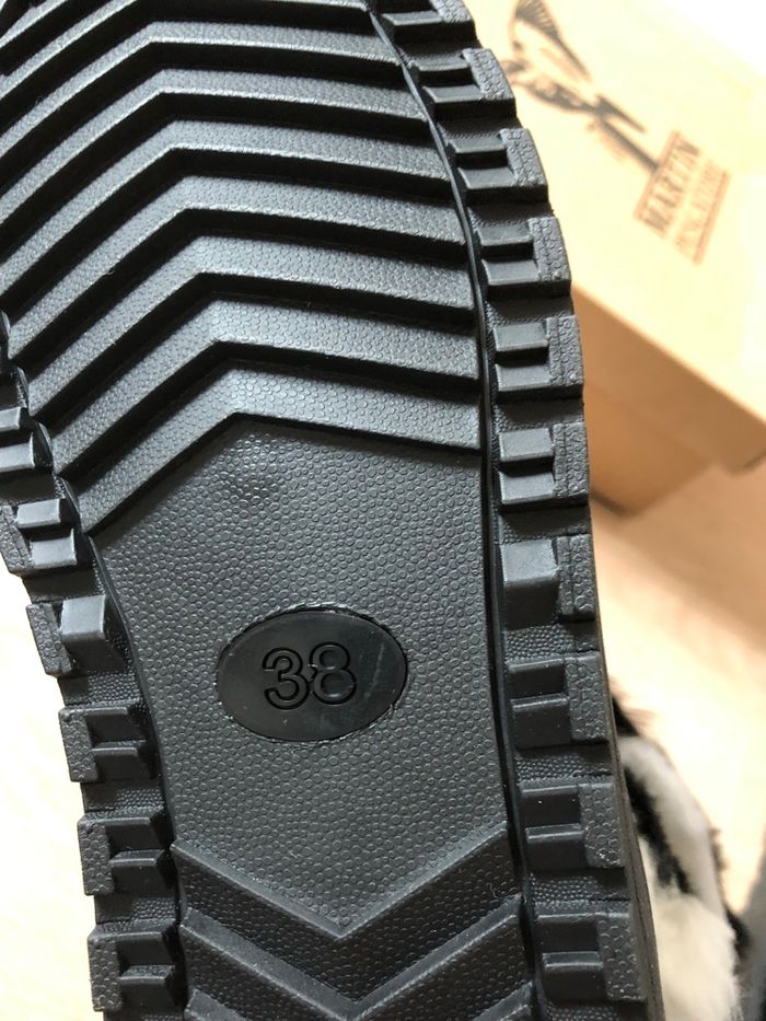 Bottines noires et blanches fourrées neuve avec fausse fourrure Martin Pescatore pointure 38 - photo numéro 7