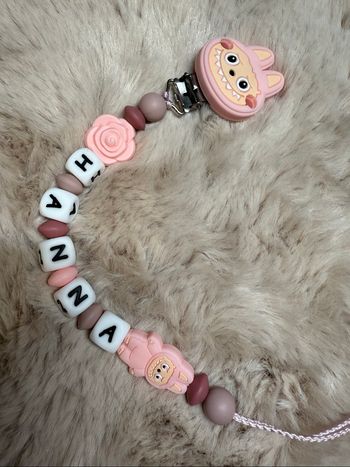 Attache tétine  labubu