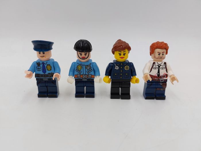 Lot 1 : 4 personnages lego