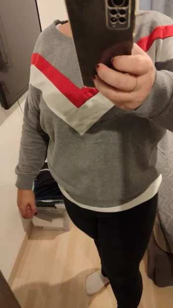 Sweatshirt