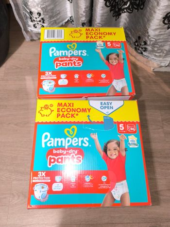 lot de couches Pampers pants taille 5 
