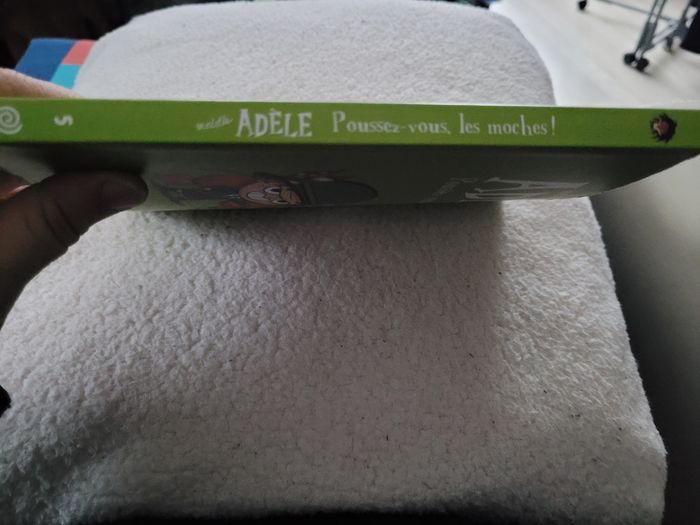 mortelle adèle poussez-vous les moches (6e) - photo numéro 2