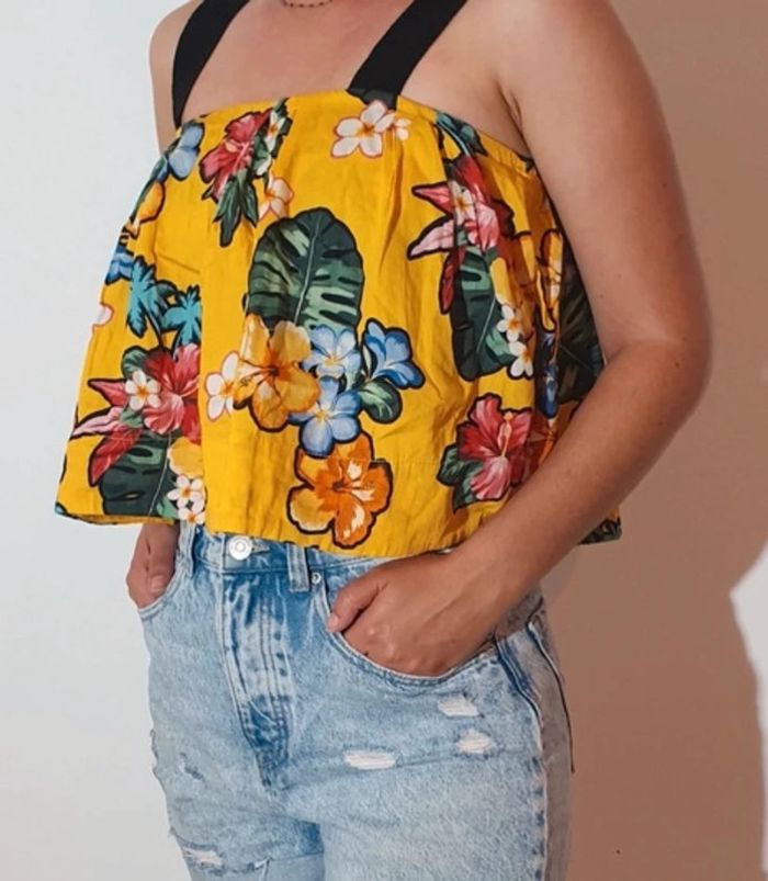 Crop top fleuri taille 36 Stradivarius