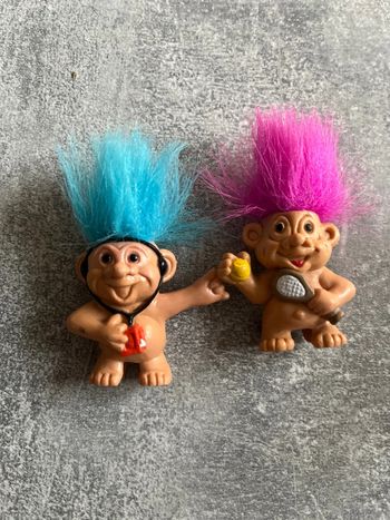 Lot 2 trolls