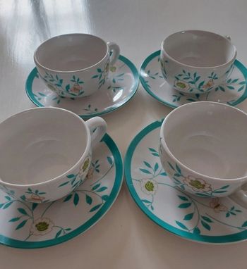 Laura Ashley 4 tasses et leurs soucoupes