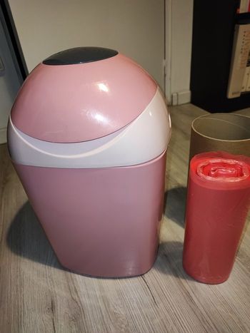 Poubelle à couches sangenic + rouleau de sachets