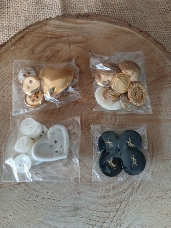 Lot de 4 sachets de boutons