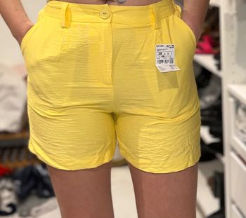 Short taille haute jaune neuf avec étiquette taille 38 femme soleil ete
