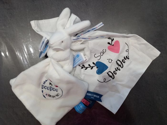 Doudou et compagnie (lapin)