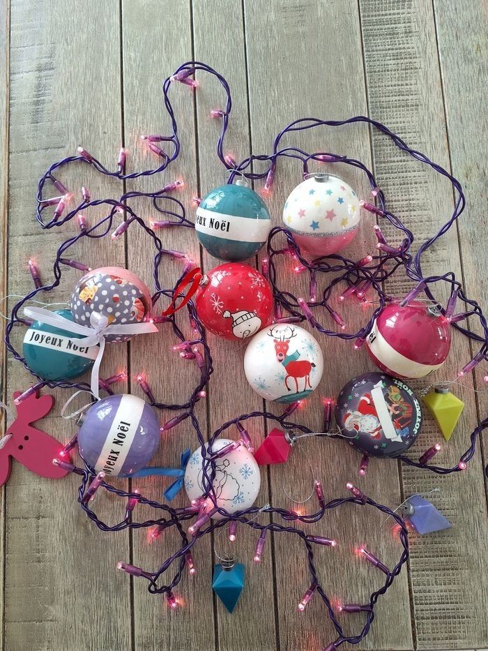 Lot boules Noël + guirlande lumineuse