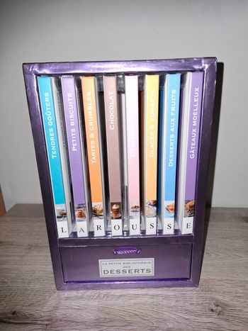 La petite bibliothèque larousse de desserts