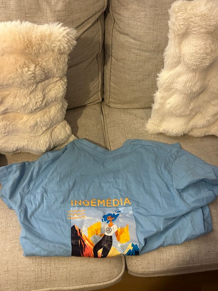 T-shirt bleu ciel Motif dans le dos - photo numéro 3