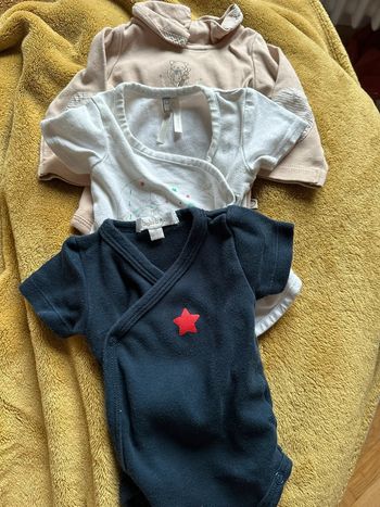 Lot 3 bodies taille 1 mois