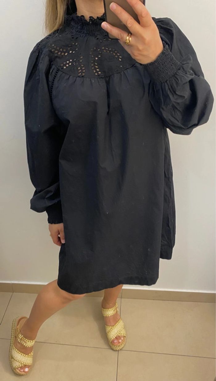 Jolie Robe Noire Avec Broderie Taille 40 - photo numéro 5