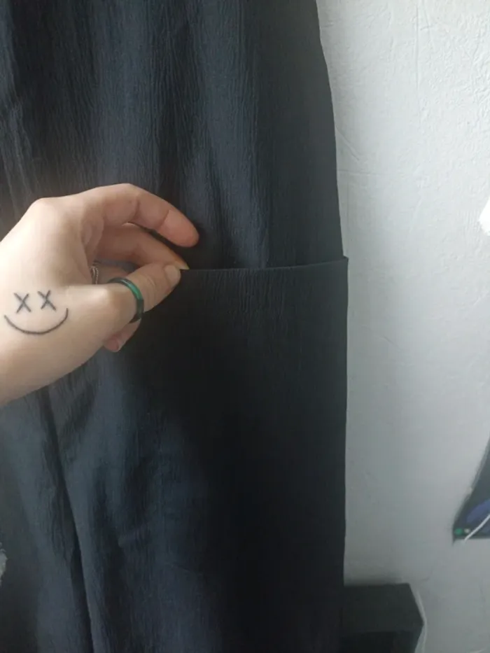 combinaison noire à bretelles - photo numéro 3