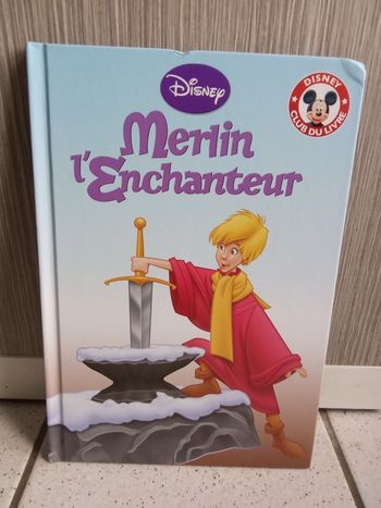 Livre Disney club du livre  merlin l'enchanteur