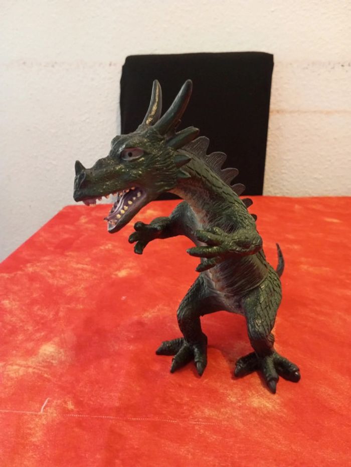 Dragon en plastique dur, 2005 - photo numéro 2