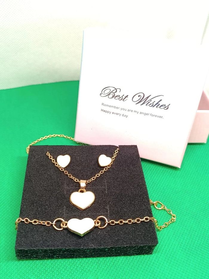 Ensemble de bijoux coeur nacré blanc chaîne dorée - photo numéro 3