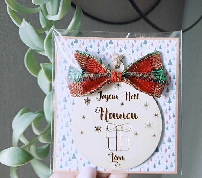 Boule de Noël en bois Maîtresse, nounou, Atsem, parrain, marraine _ Cadeau maîtresse - photo numéro 2
