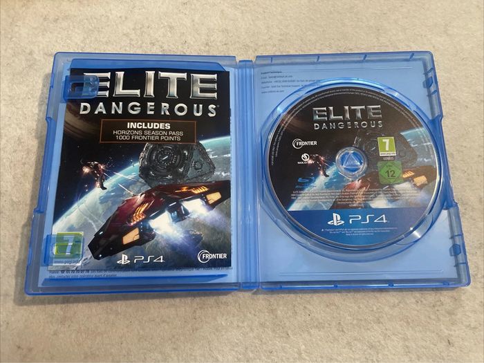 Elite Dangerous Legendary Edition Jeu PS4 FR - photo numéro 2